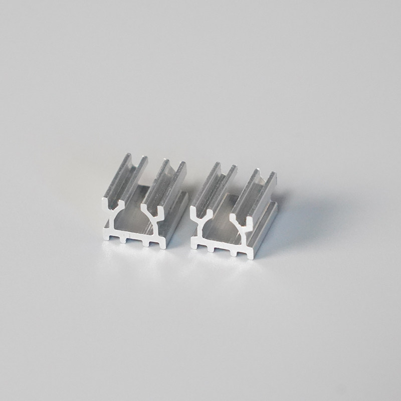 مشتت حراري كامل مصنوع من الألو - مراجعة Heatsink Aluminum وسعره